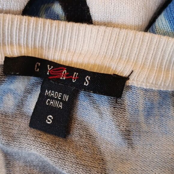 Cyrus Blue and Black 3/4 Sleeve Sweater - Picture 12 of 14